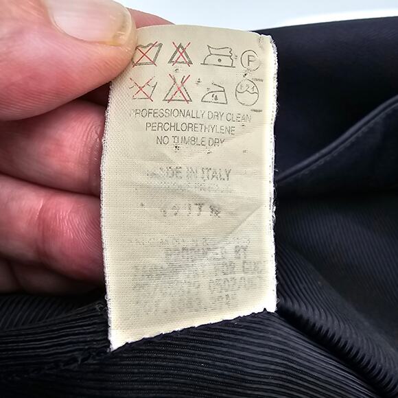 VTG Gucci Womans size 40/4 Navy blue Pencil Skirt Slit Back Button Zipper FLAWS - Picture 8 of 9